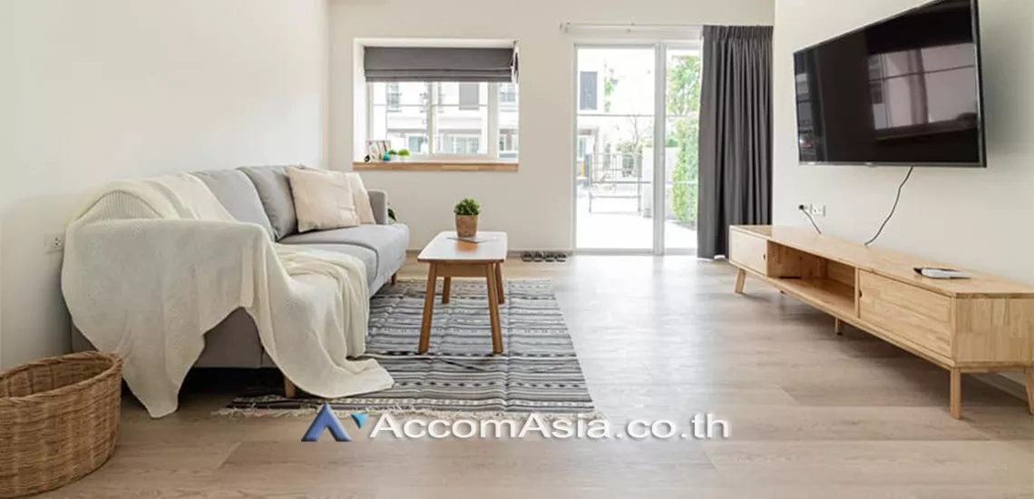  3 Bedrooms  Townhouse For Rent in Pattanakarn, Bangkok  near BTS Udomsuk (AA30847)