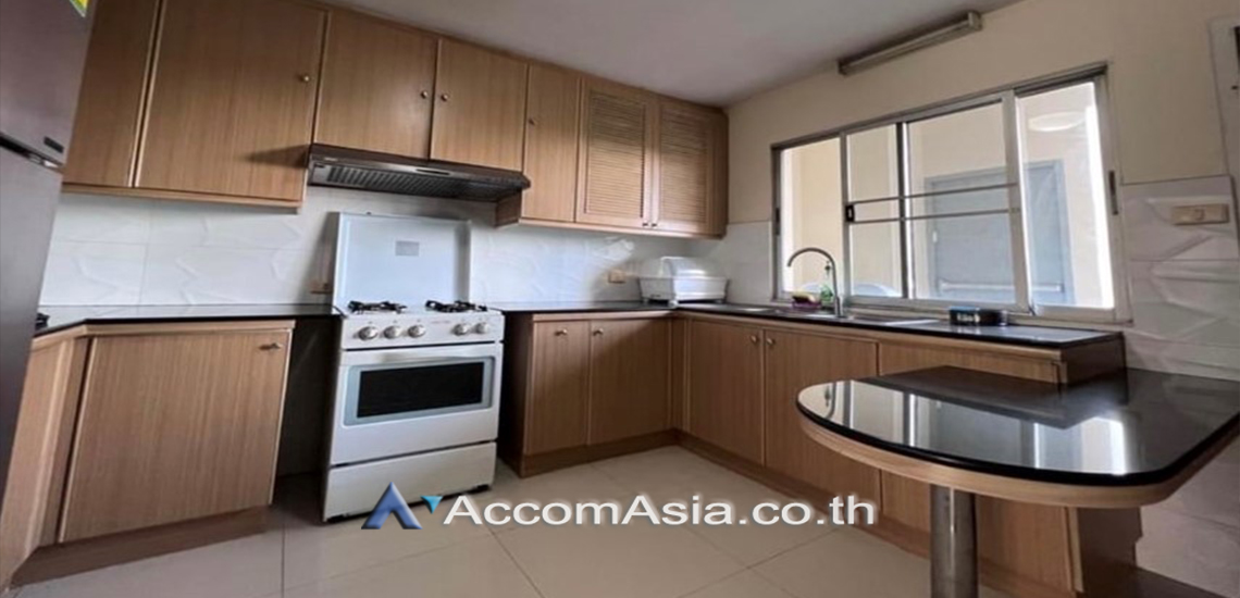  3 Bedrooms Condominium For Sale in sukhumvit ,Bangkok BTS Phrom Phong at Regent On The Park 1 AA30851
