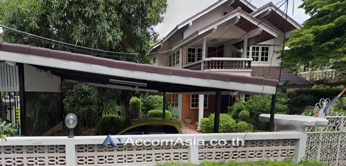  3 Bedrooms  House For Sale in Sukhumvit, Bangkok  near BTS Thong Lo (AA30858)