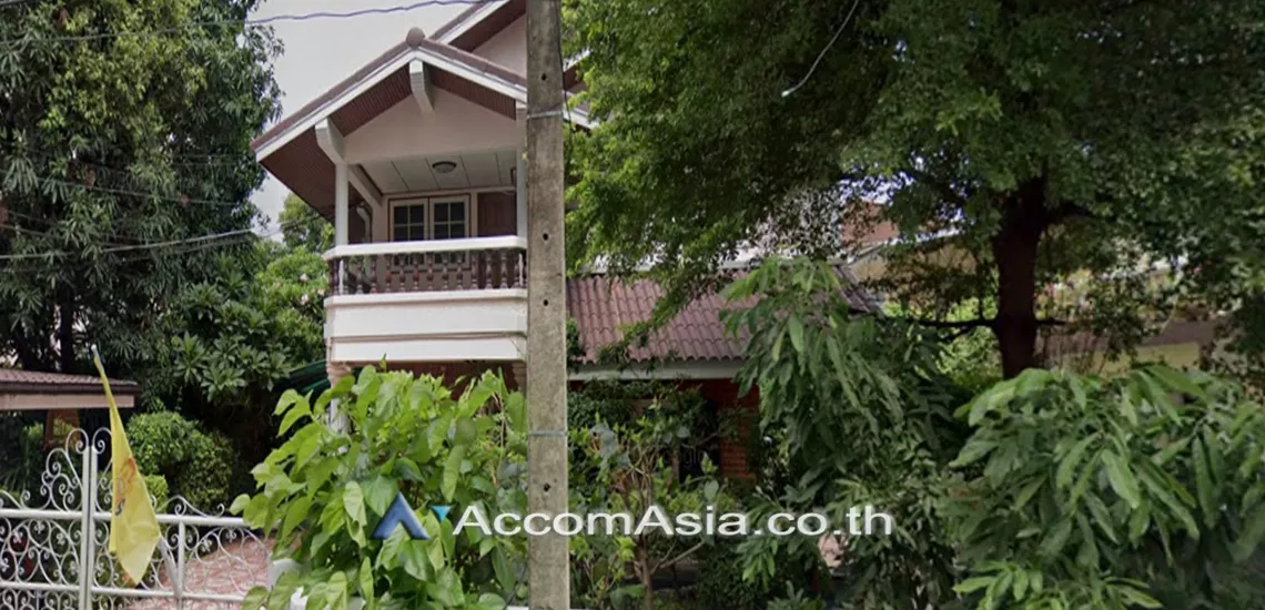  3 Bedrooms  House For Sale in Sukhumvit, Bangkok  near BTS Thong Lo (AA30858)