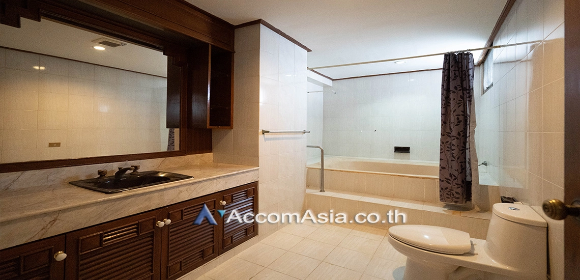 8  3 br Apartment For Rent in Sukhumvit ,Bangkok BTS Asok - MRT Sukhumvit at Family-Friendly 360 SQ.M. Residence Near Terminal 21 AA30860