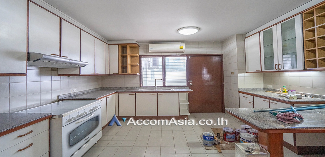 6  3 br Apartment For Rent in Sukhumvit ,Bangkok BTS Asok - MRT Sukhumvit at Family-Friendly 360 SQ.M. Residence Near Terminal 21 AA30860