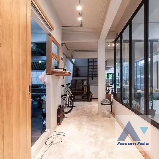 unitHome Office | Spacious Detached Home with Lofty Ceilings in Sathorn (AA30861)