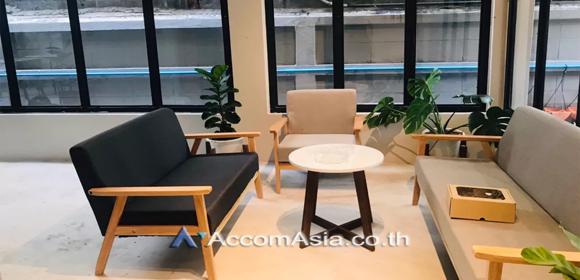 Home Office |  3 Bedrooms  Townhouse For Rent in Sathorn, Bangkok  near BTS Chong Nonsi (AA30861)
