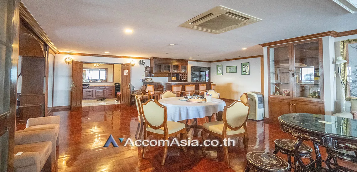 Pet friendly |  3 Bedrooms  Condominium For Rent & Sale in Sukhumvit, Bangkok  near BTS Ekkamai (AA30866)