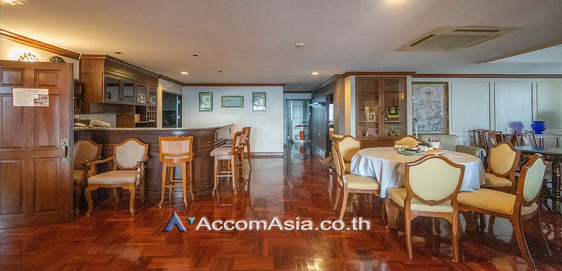 Pet friendly |  3 Bedrooms  Condominium For Rent & Sale in Sukhumvit, Bangkok  near BTS Ekkamai (AA30866)