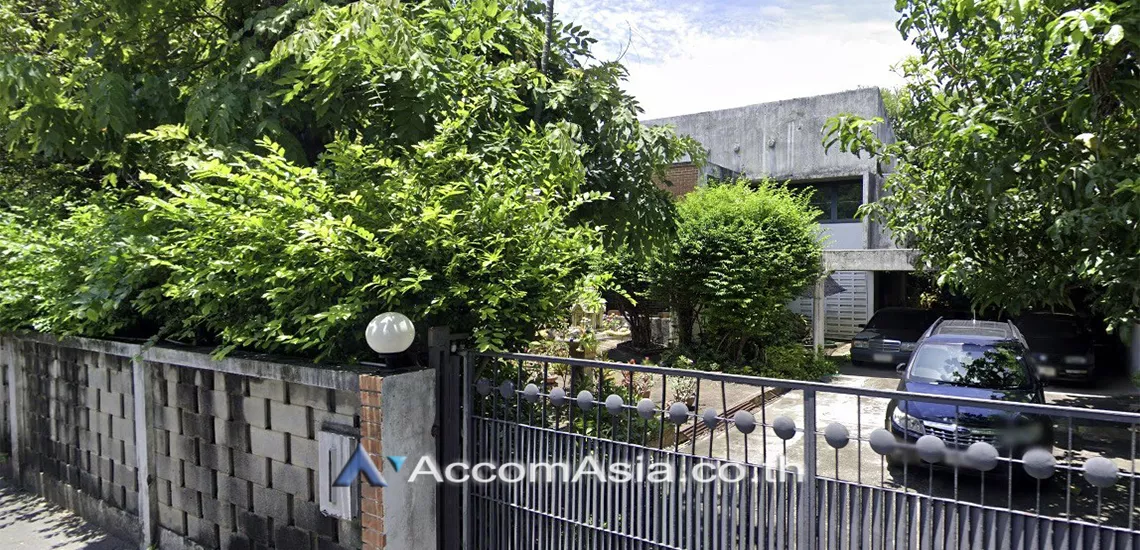 unit 3 Bedrooms  House For Rent in Sukhumvit, Bangkok  near BTS Phrom Phong (AA30878)