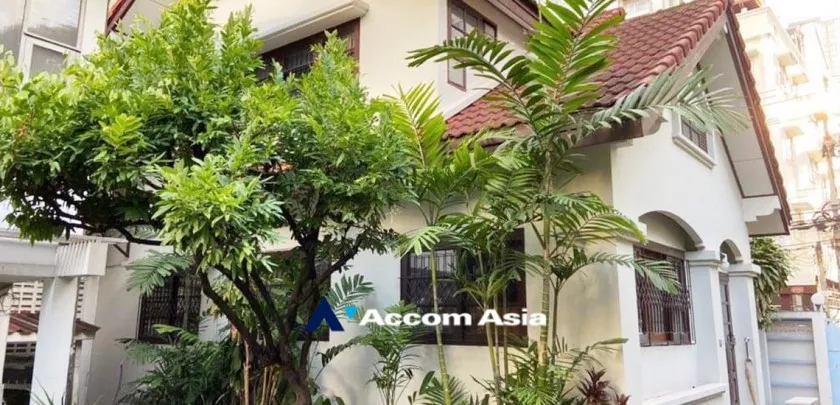 unit 3 Bedrooms  House For Sale in Sukhumvit, Bangkok  near BTS Asok - MRT Sukhumvit (AA30880)