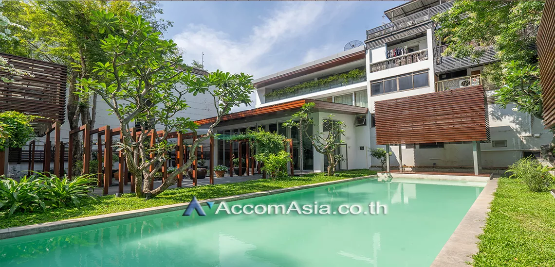 Home Office, Private Swimming Pool |  4 Bedrooms  House For Rent in Sukhumvit, Bangkok  near BTS Phrom Phong (AA30881)