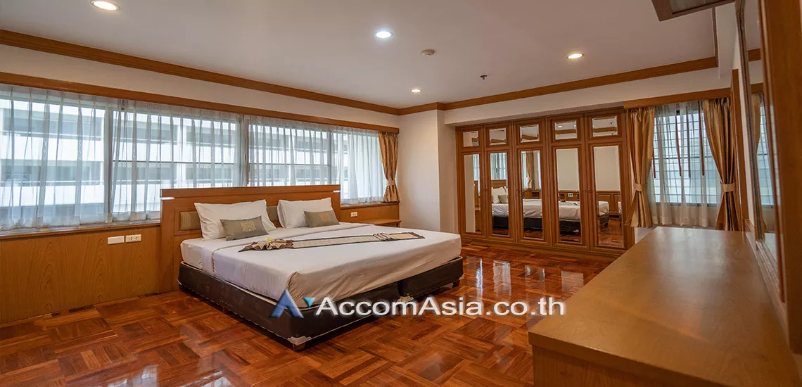 Pet friendly |  3 Bedrooms  Apartment For Rent in Sukhumvit, Bangkok  near BTS Phrom Phong (AA30889)