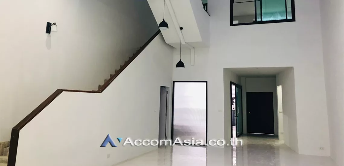 Home Office |  5 Bedrooms  Townhouse For Rent in Sukhumvit, Bangkok  near BTS Phra khanong (AA30895)