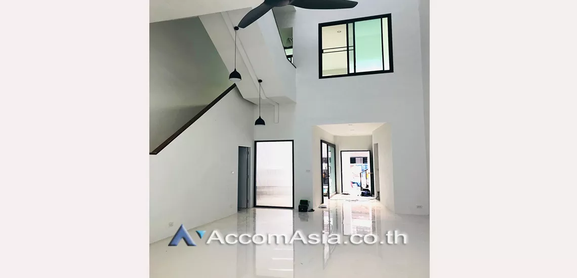 Home Office |  5 Bedrooms  Townhouse For Rent in Sukhumvit, Bangkok  near BTS Phra khanong (AA30895)