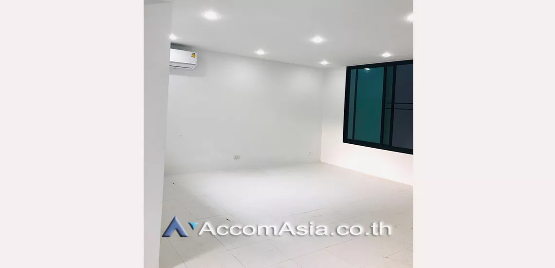 7  5 br Townhouse For Rent in Sukhumvit ,Bangkok BTS Phra khanong AA30895