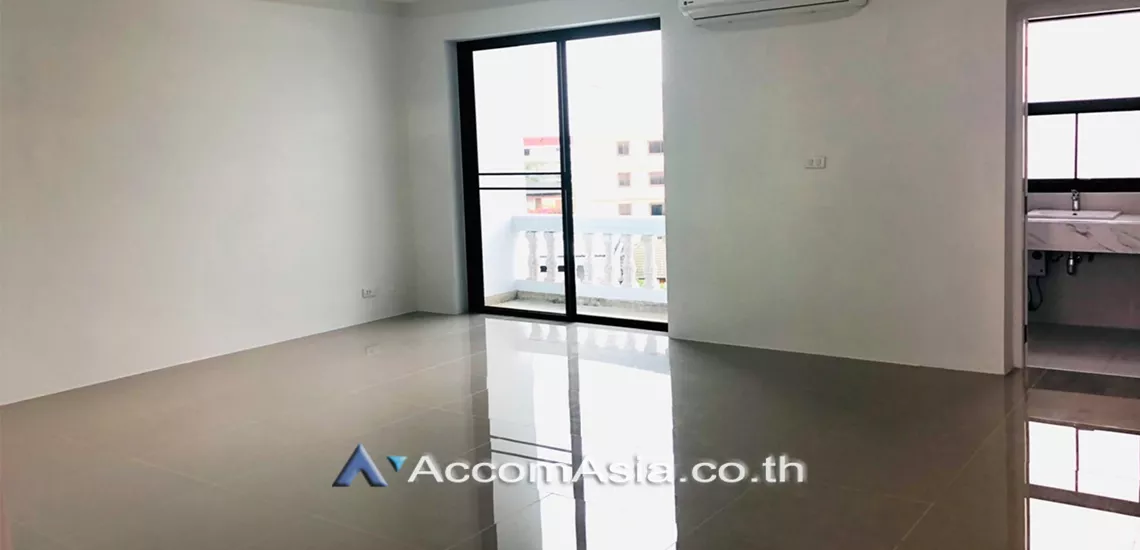 6  5 br Townhouse For Rent in Sukhumvit ,Bangkok BTS Phra khanong AA30895