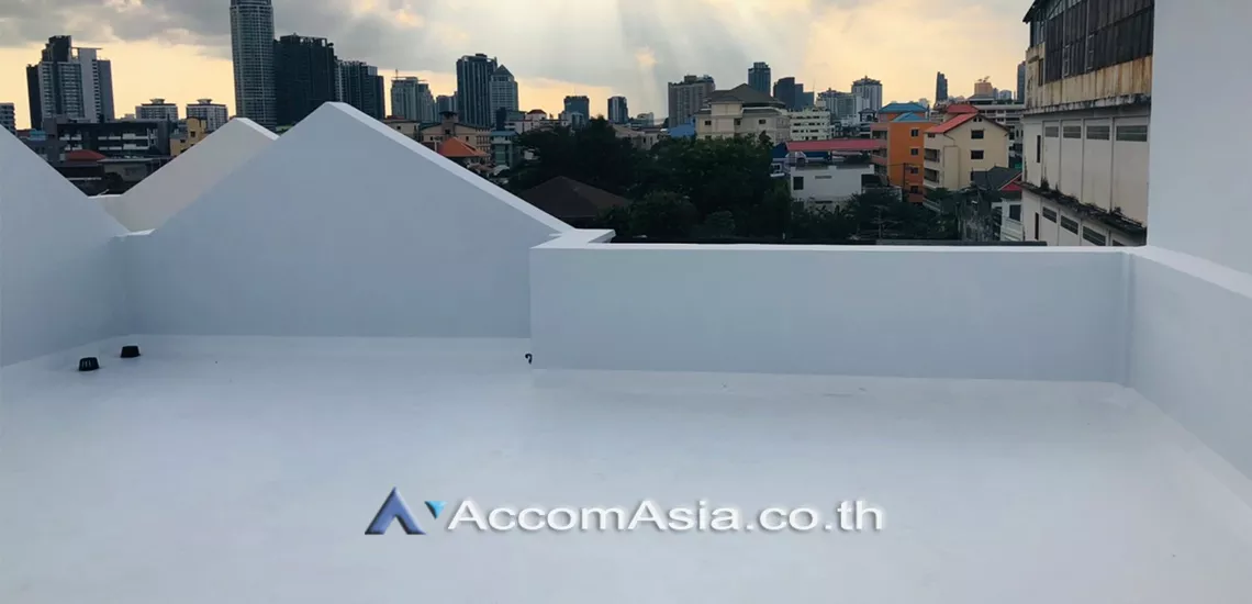 12  5 br Townhouse For Rent in Sukhumvit ,Bangkok BTS Phra khanong AA30895