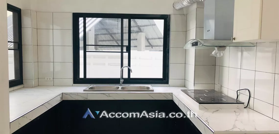 5  5 br Townhouse For Rent in Sukhumvit ,Bangkok BTS Phra khanong AA30895
