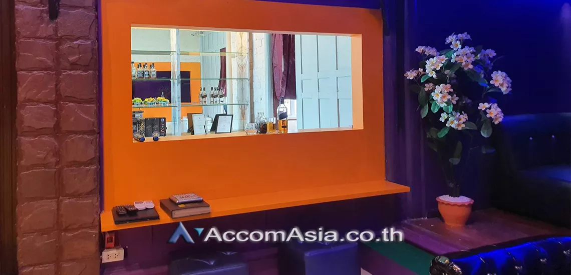  Retail / showroom For Rent in Sukhumvit, Bangkok  near BTS Thong Lo (AA30905)
