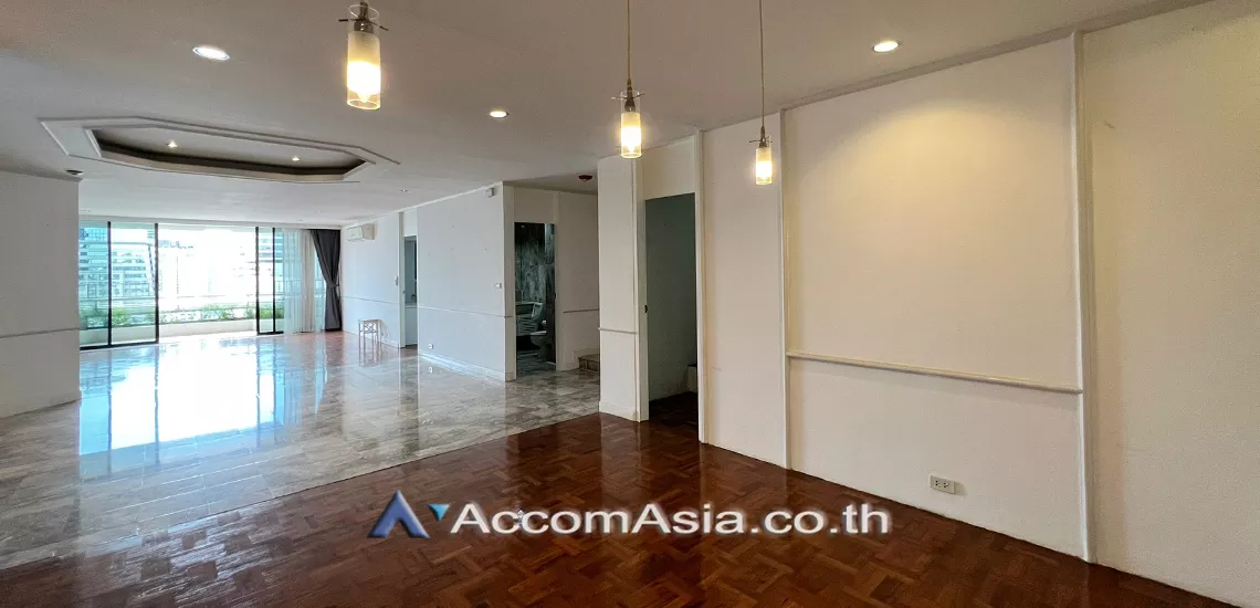 Pet friendly |  5 Bedrooms  Apartment For Rent in Silom, Bangkok  near BTS Chong Nonsi (AA30914)