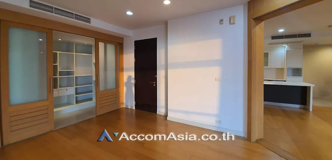 4  4 br Condominium For Sale in Charoenkrung ,Bangkok BTS Saphan Taksin at Chatrium Riverside AA30915