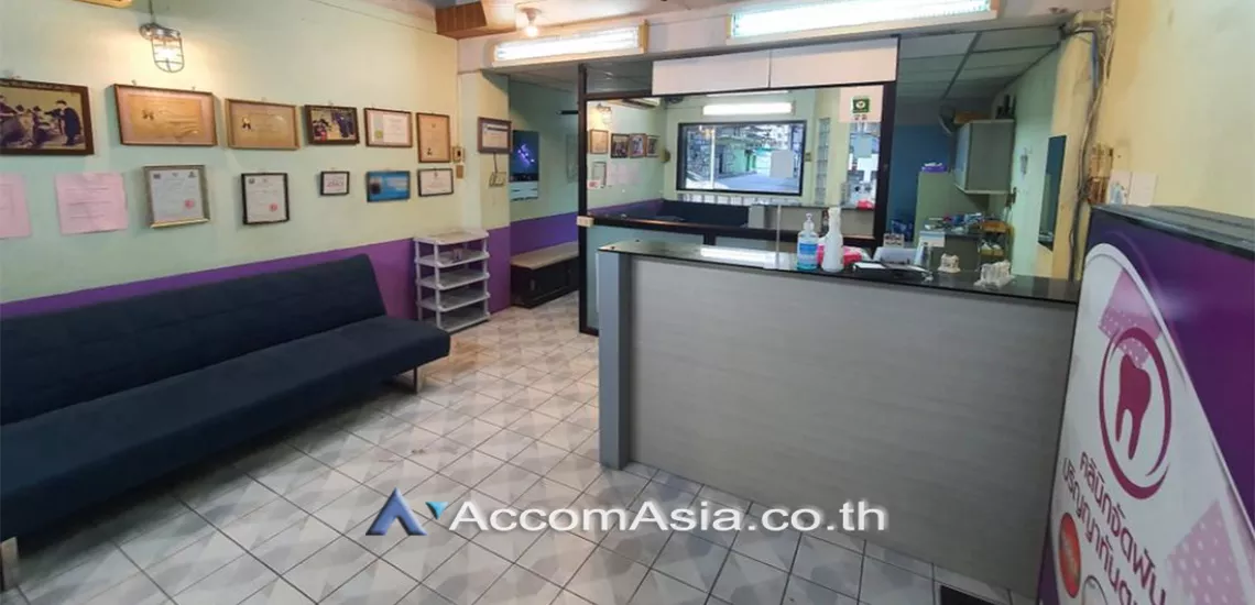  2  5 br Building For Sale in Phaholyothin ,Bangkok  AA30927