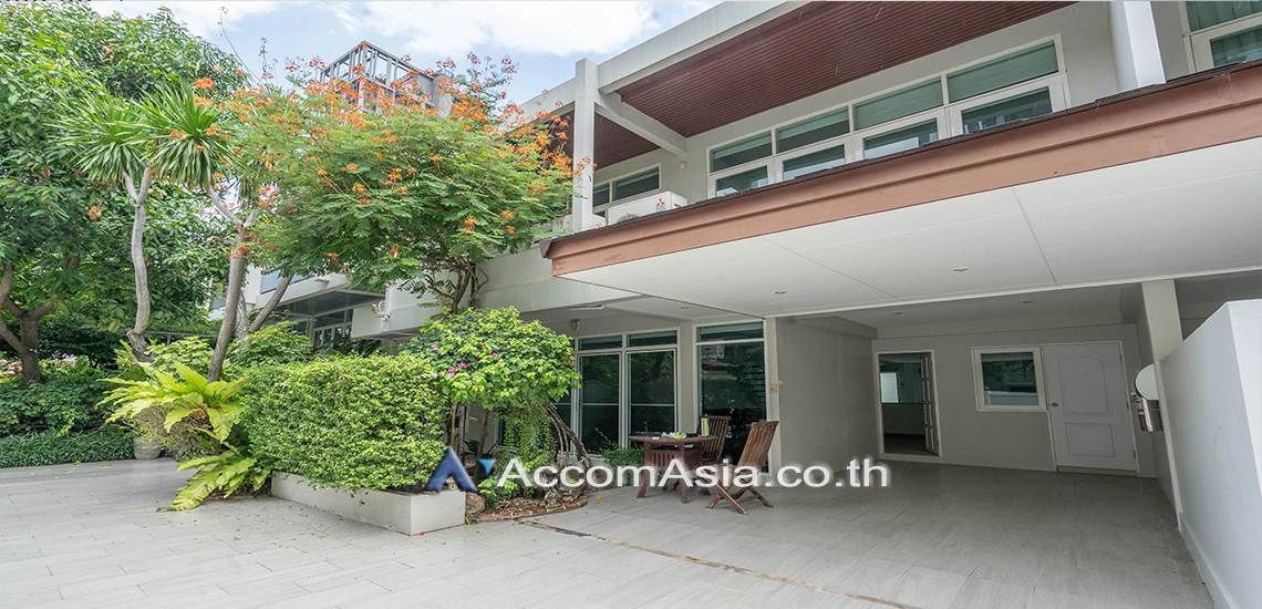  3 Bedrooms  House For Rent in Sukhumvit, Bangkok  near BTS Thong Lo (AA30960)