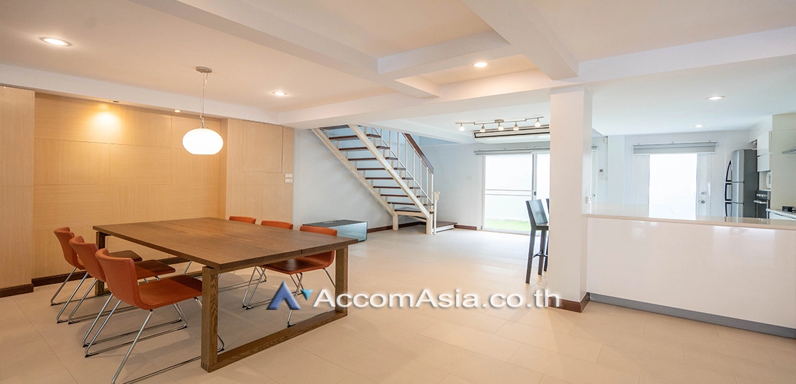 6  3 br House For Rent in Sukhumvit ,Bangkok BTS Thong Lo at Ekkamai Cozy House with swimming pool AA30960