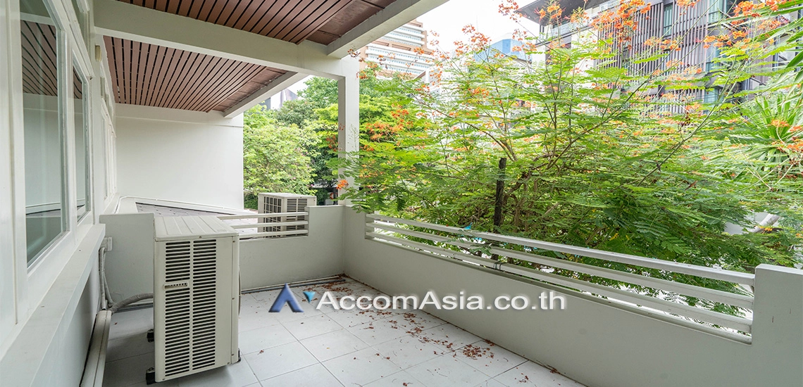 9  3 br House for rent and sale in Sukhumvit ,Bangkok BTS Ekkamai at Ekkamai Cozy House with swimming pool AA30960