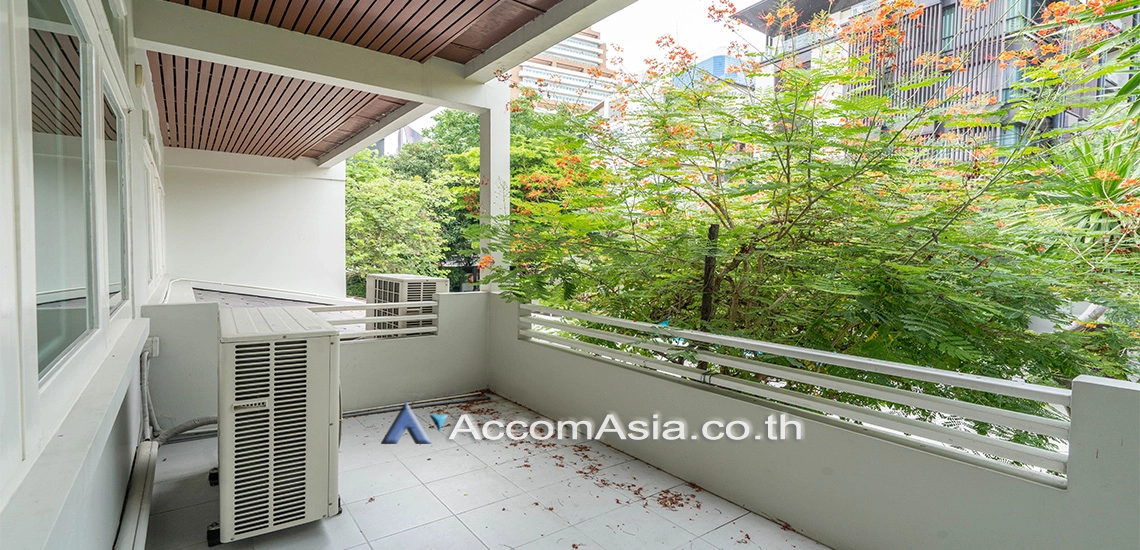 9  3 br House For Rent in Sukhumvit ,Bangkok BTS Thong Lo at Ekkamai Cozy House with swimming pool AA30960
