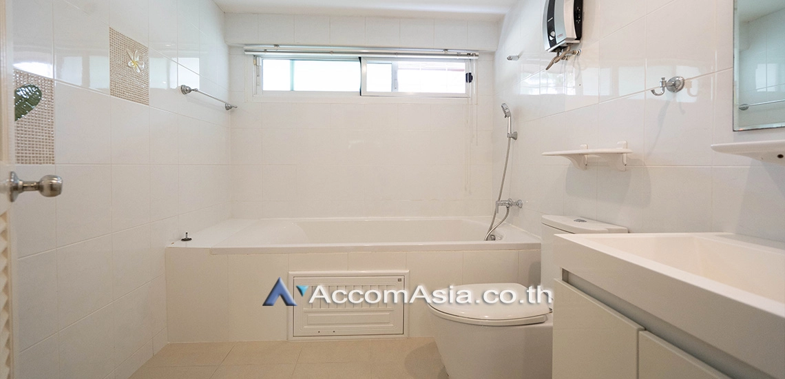 10  3 br House for rent and sale in Sukhumvit ,Bangkok BTS Ekkamai at Ekkamai Cozy House with swimming pool AA30960