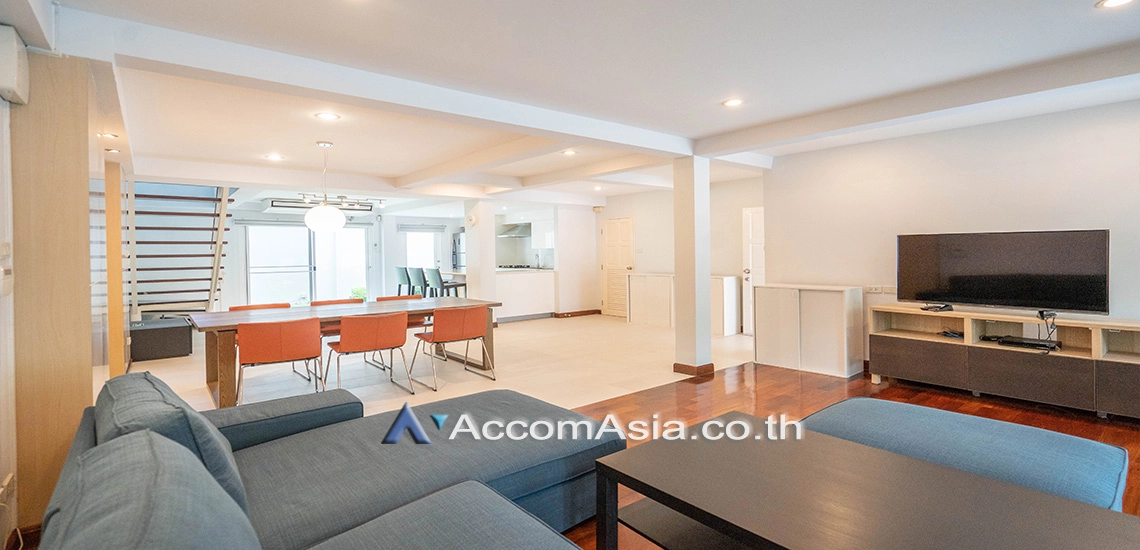4  3 br House For Rent in Sukhumvit ,Bangkok BTS Thong Lo at Ekkamai Cozy House with swimming pool AA30960