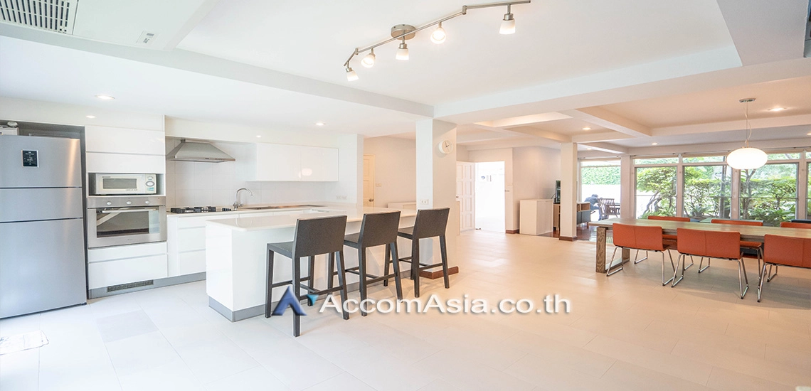 5  3 br House for rent and sale in Sukhumvit ,Bangkok BTS Ekkamai at Ekkamai Cozy House with swimming pool AA30960