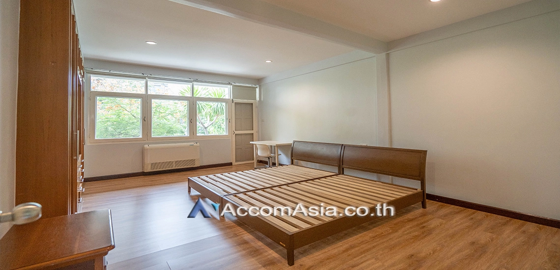 12  3 br House For Rent in Sukhumvit ,Bangkok BTS Thong Lo at Ekkamai Cozy House with swimming pool AA30960