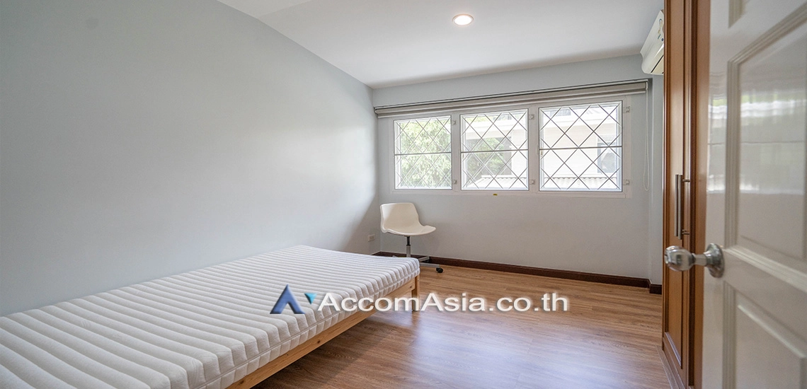 14  3 br House For Rent in Sukhumvit ,Bangkok BTS Thong Lo at Ekkamai Cozy House with swimming pool AA30960