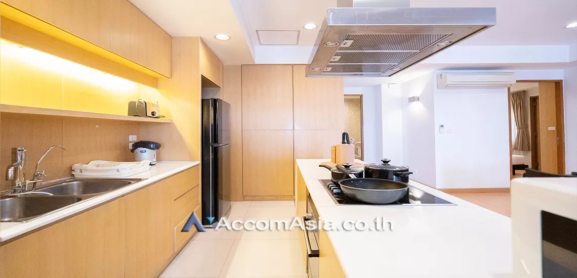 unit 2 Bedrooms  Apartment For Rent in Sukhumvit, Bangkok  near BTS Phrom Phong (AA30962)