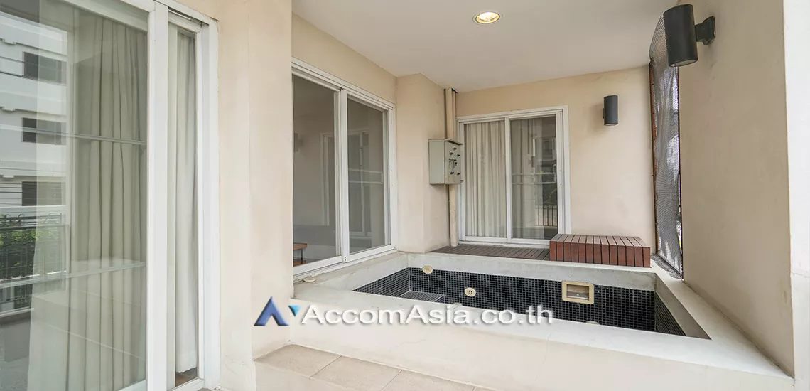 unit 2 Bedrooms  Apartment For Rent in Sukhumvit, Bangkok  near BTS Phrom Phong (AA30962)