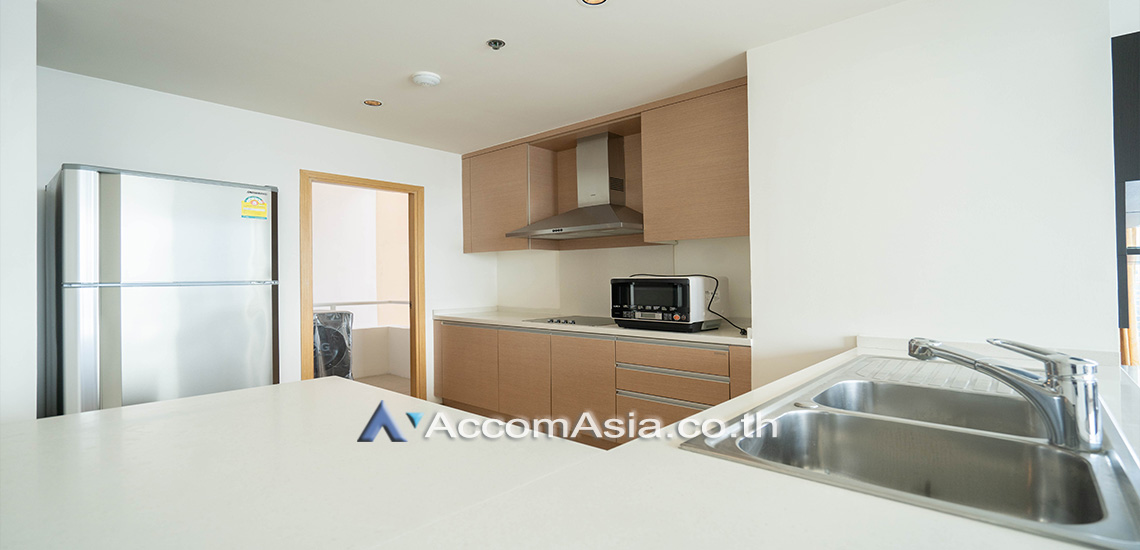  3 Bedrooms  Condominium For Rent in Sathorn, Bangkok  near BTS Chong Nonsi - BRT Sathorn (AA30964)