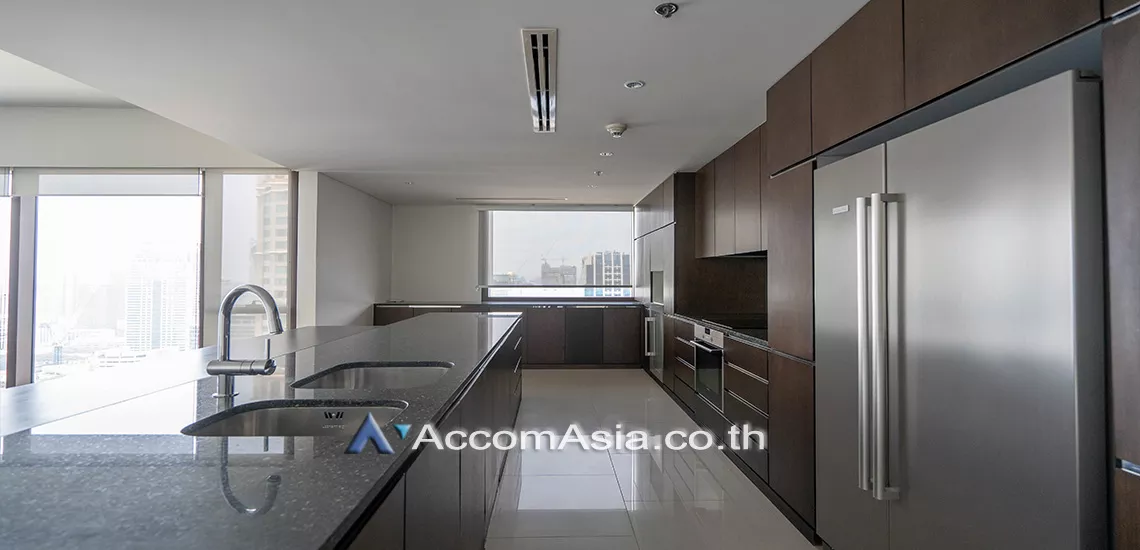 unit 2 Bedrooms  Condominium For Rent in Ploenchit, Bangkok  near BTS Ratchadamri (AA30965)