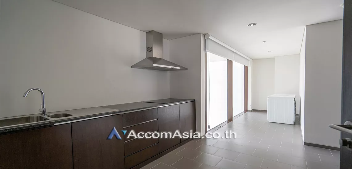4  2 br Condominium For Rent in Ploenchit ,Bangkok BTS Ratchadamri at Hansar Residence AA30965