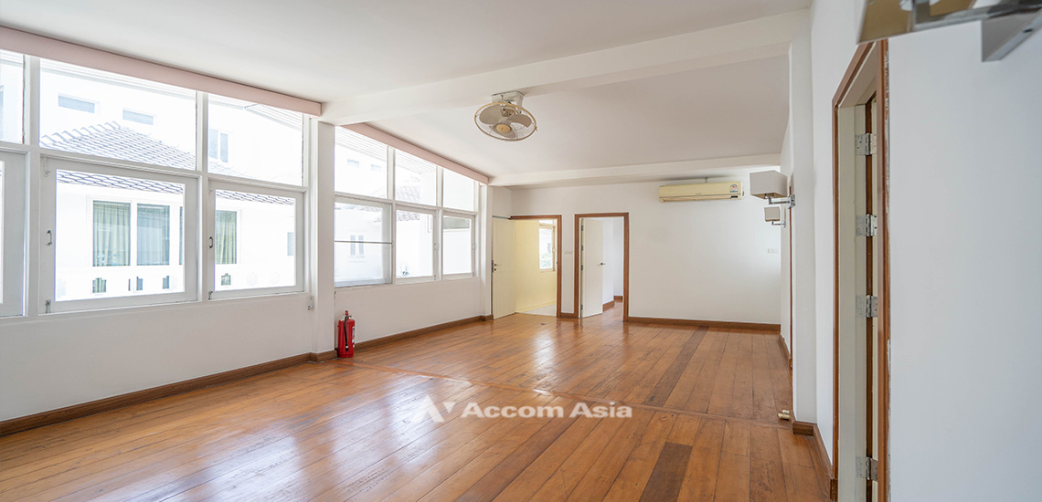 5 br House For Rent in Ploenchit, Bangkok AA30969 /