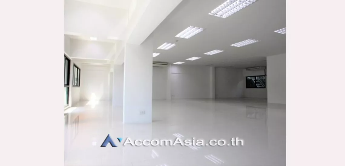 1  Studio Building For Rent in Phaholyothin ,Bangkok BTS Chitlom - ARL Lat krabang AA30992