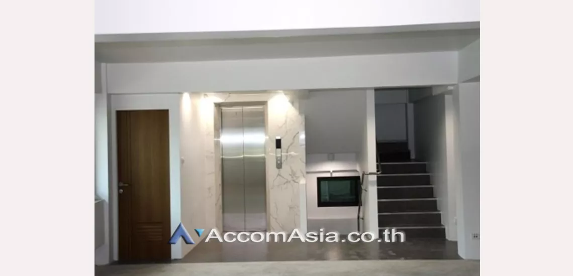  1  Studio Building For Rent in Phaholyothin ,Bangkok BTS Chitlom - ARL Lat krabang AA30993