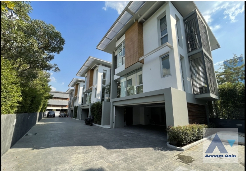 unitPrivate Swimming Pool |  3 Bedrooms  House For Rent & Sale in Ratchadaphisek, Bangkok  near MRT Phetchaburi (AA31001)