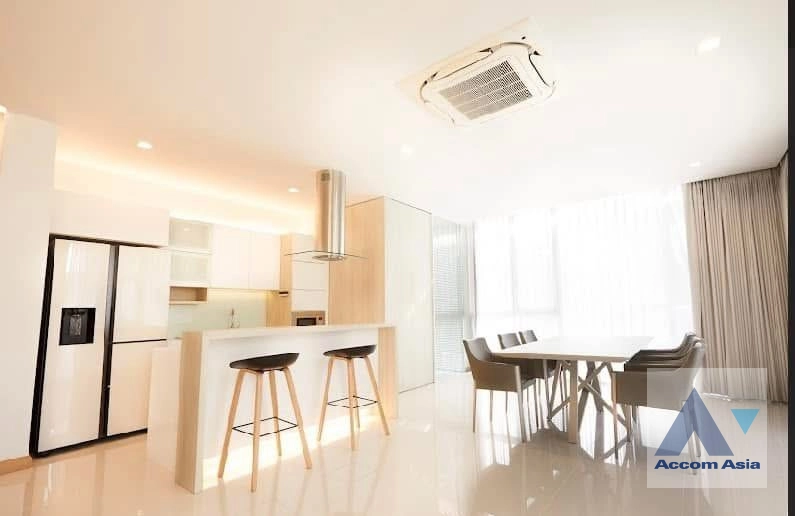 5  3 br House for rent and sale in Ratchadaphisek ,Bangkok MRT Phetchaburi at Modern Executive Houses Compound AA31001