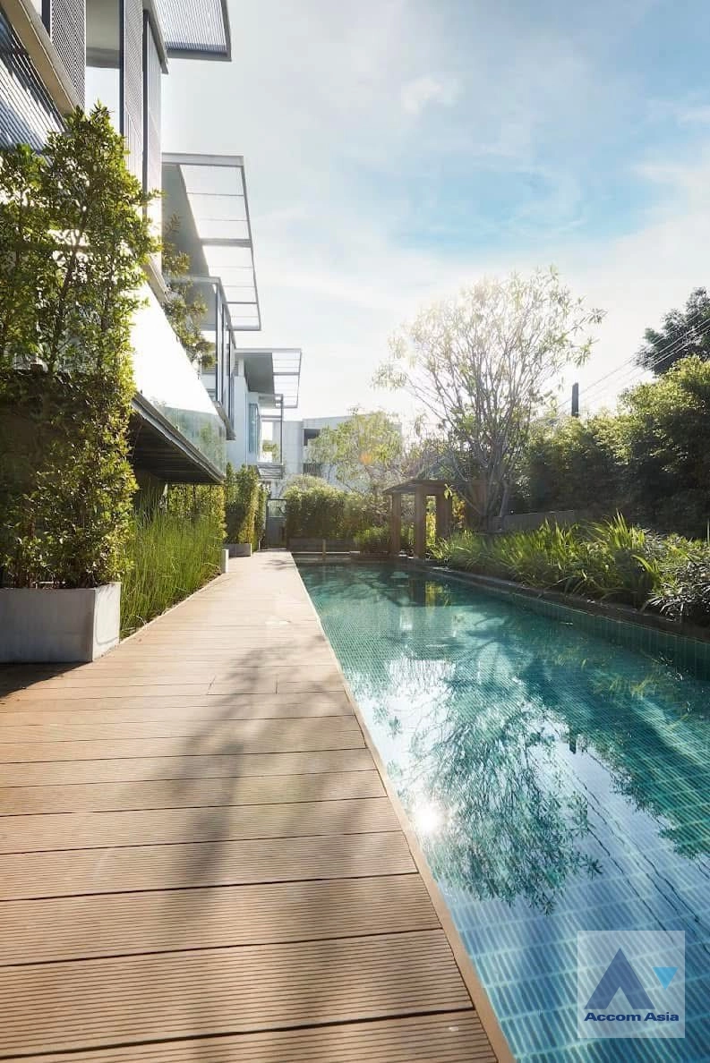 9  3 br House for rent and sale in Ratchadaphisek ,Bangkok MRT Phetchaburi at Modern Executive Houses Compound AA31001