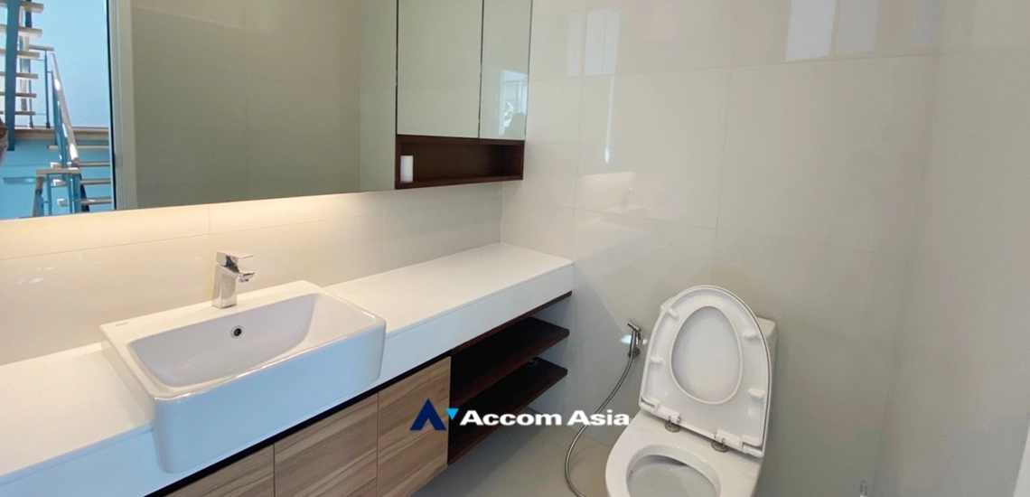 18  2 br House For Rent in Ratchadaphisek ,Bangkok MRT Phetchaburi at Modern Executive Houses Compound AA31002