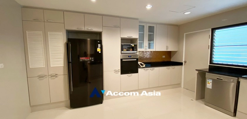 10  4 br Apartment For Rent in Sukhumvit ,Bangkok BTS Asok - MRT Sukhumvit at Perfect Apartment for Big Family, Prime Location Near Main Street AA31009