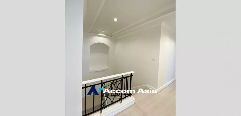 13  4 br Apartment For Rent in Sukhumvit ,Bangkok BTS Asok - MRT Sukhumvit at Comfortable for Living AA31009