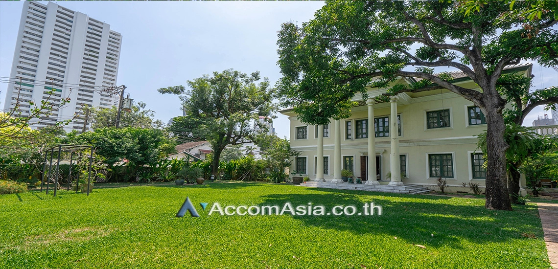  1  3 br House For Rent in Sukhumvit ,Bangkok BTS Ekkamai AA31010