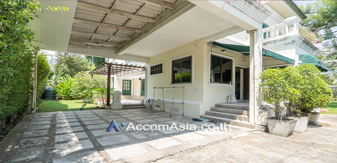 31  3 br House For Rent in Sukhumvit ,Bangkok BTS Ekkamai AA31010