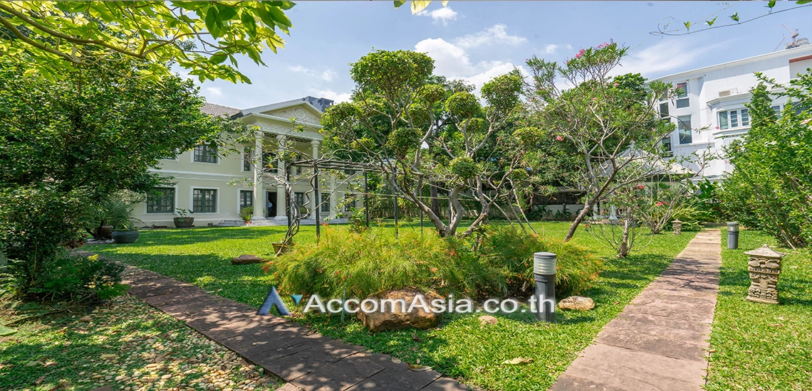  1  3 br House For Rent in Sukhumvit ,Bangkok BTS Ekkamai AA31010